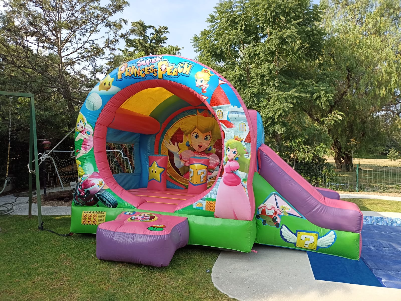 Princess Peach con Tobogán
